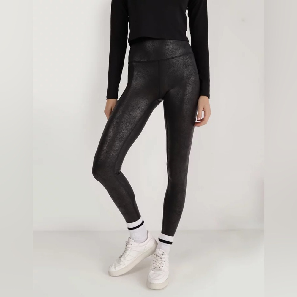 Aerie Offline Shimmer Hugger Crackle Black Leggings